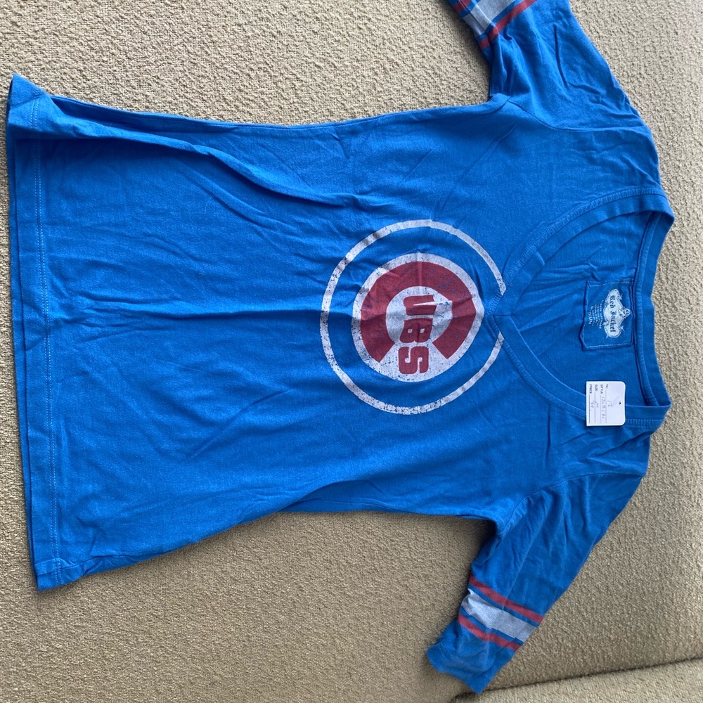 Cubs t-shirt! Women’s Chicago Cubs t-shirt